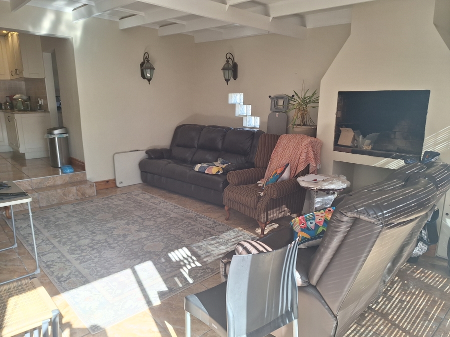 4 Bedroom Property for Sale in Hartenbos Central Western Cape